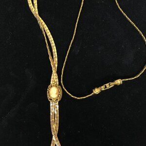 Vintage Goldette Cameo Necklace  **